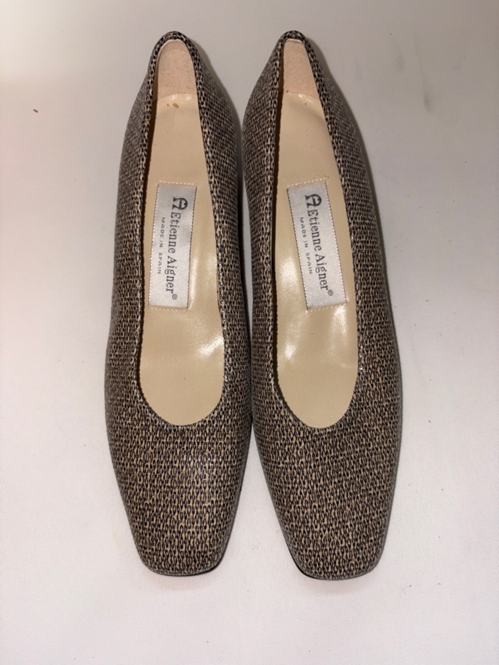 VINTAGE Etienne Aigner Sarah Taupe Low Block Heel Pumps Size 6.5 - Picture 5 of 7